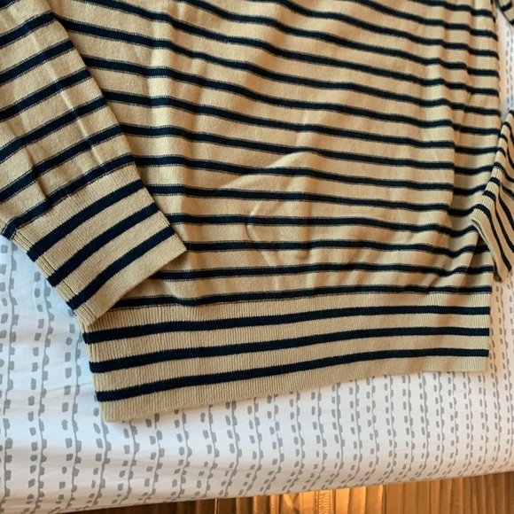 Lightly used Gap cotton sweater - Picture 3 of 5